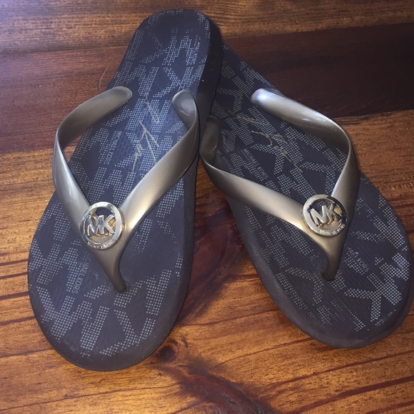 michael kors eva flip flops